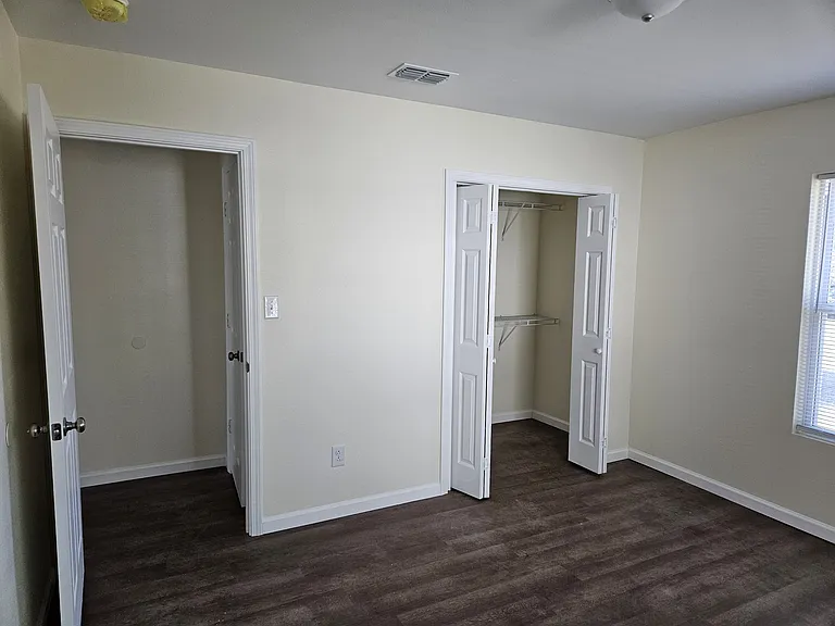 302 N Main St — Photo 23
