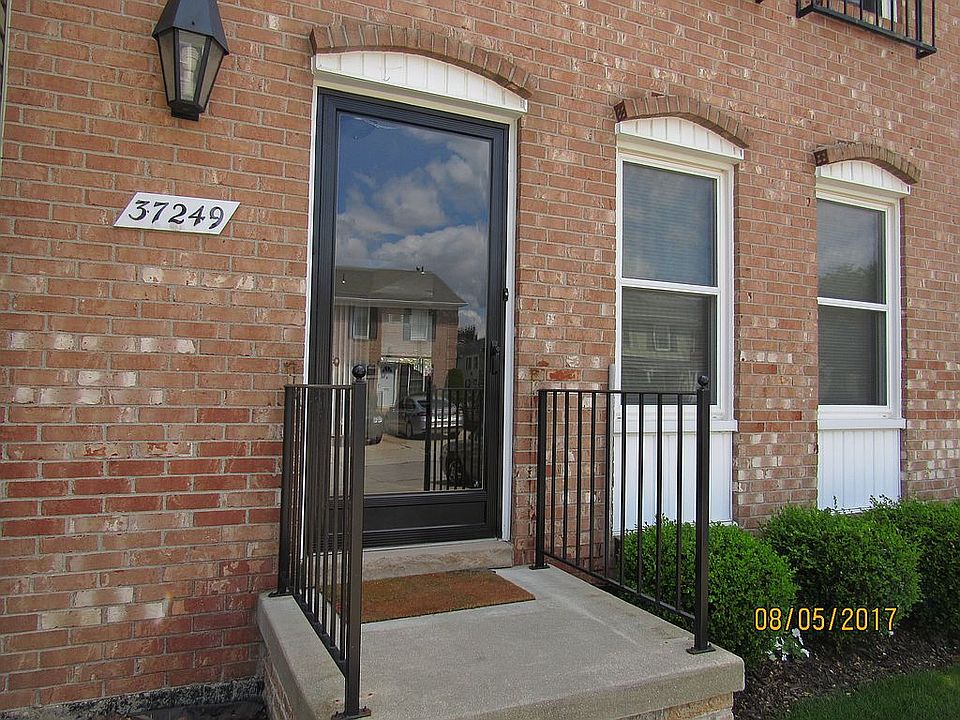 Front Porch with parking 