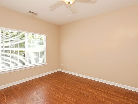 5th image of 2885 Island Point Dr NW