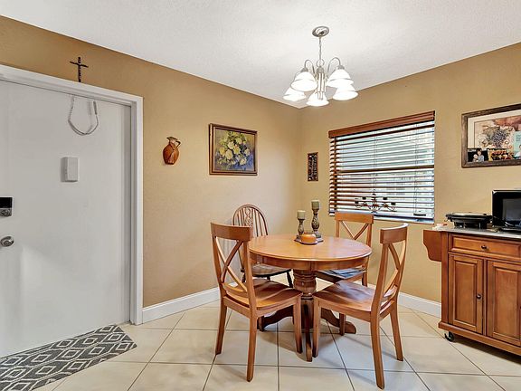 5th image of 637 Monaco Court N