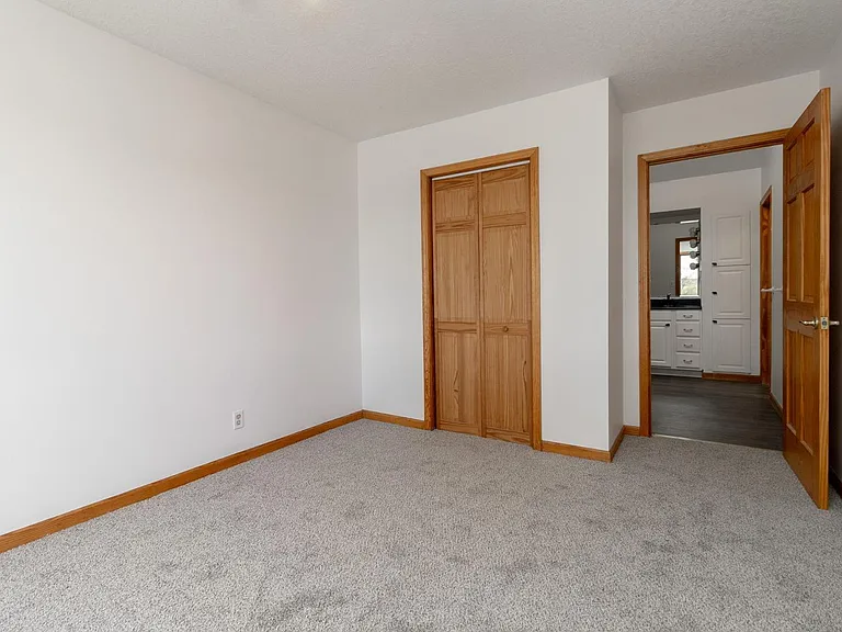 1210 River Rd — Photo 33
