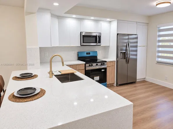 12600 SW 5th Ct APT 207L, Pembroke Pines, FL 33027