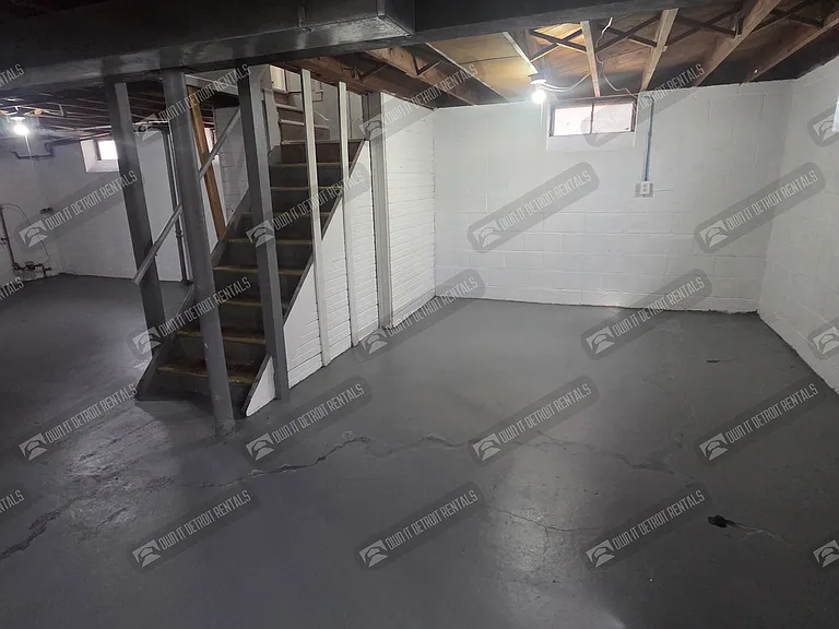 18624 Albion St — Photo 26