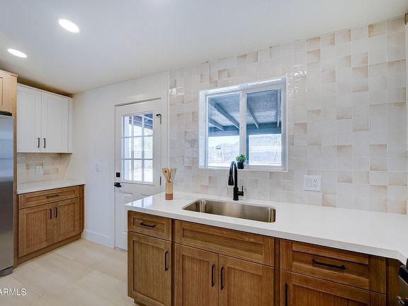 5th image of 1306 W BROWN Street