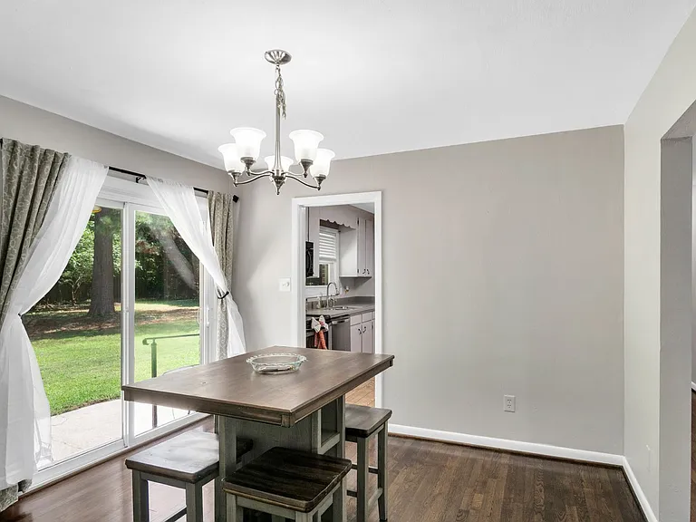 114 Thomas Nelson Ln — Photo 9