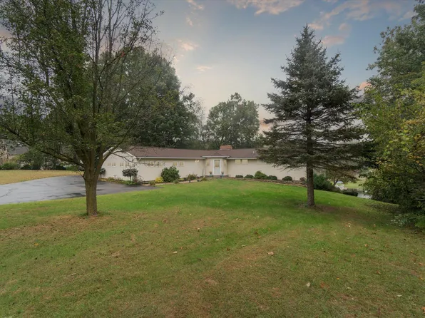 567 Ramsey Ln, Pleasant Lake, MI 49272