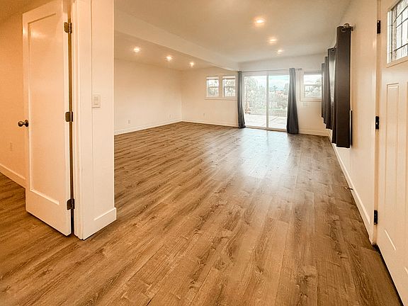 4th image of 5015 Cliff Pl