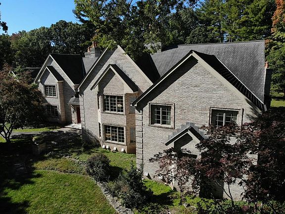 5th image of 320 Algonquin Rd