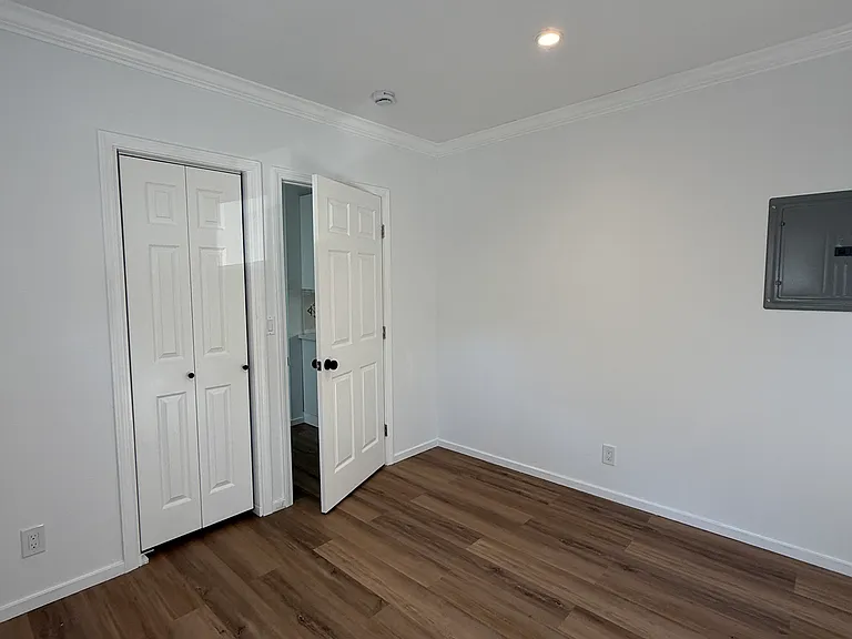 417 2nd St #12 — Photo 4