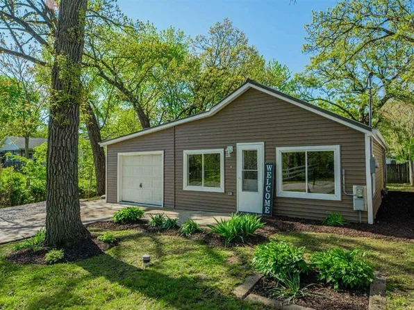 764 S Lakeview Dr, Lowell, IN 46356