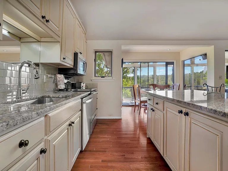 Schoolhouse Dr — Photo 10