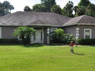 785 Winona Dr, Geneva, FL 32732