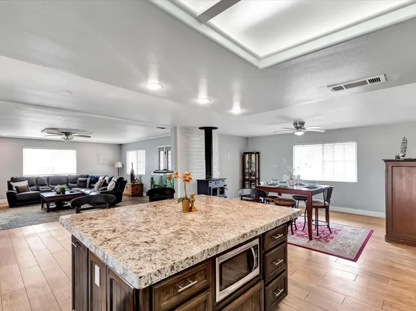 25112 Brook Dr, Madera, CA 93638
