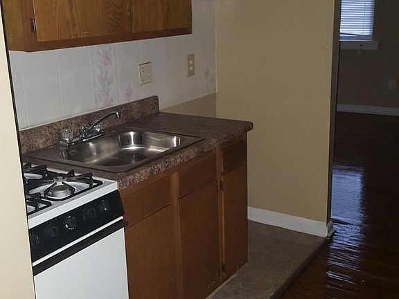 5th image of 5824 N Mascher St APT Q