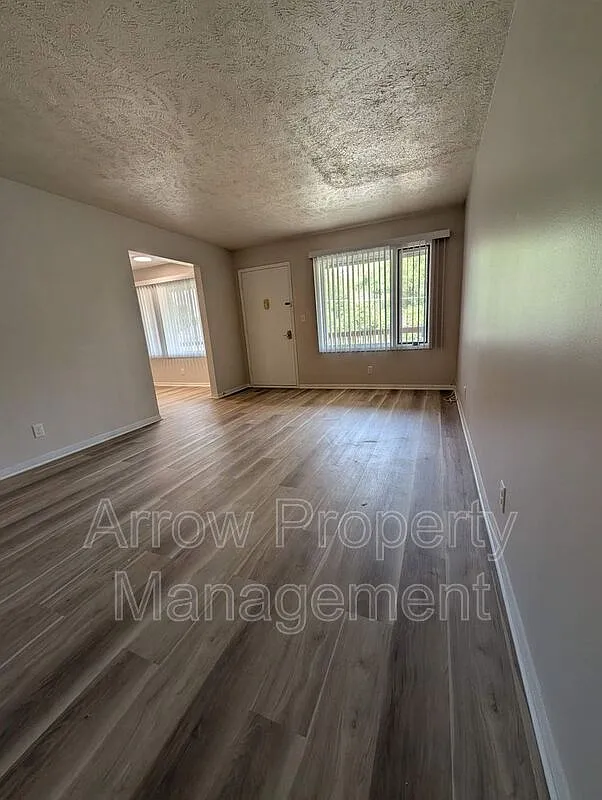 2 bed, 1.0 bath, 782 sqft, $795 — Photo 3