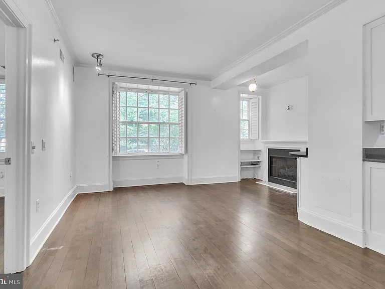 1750 16th St NW #13 — Photo 15