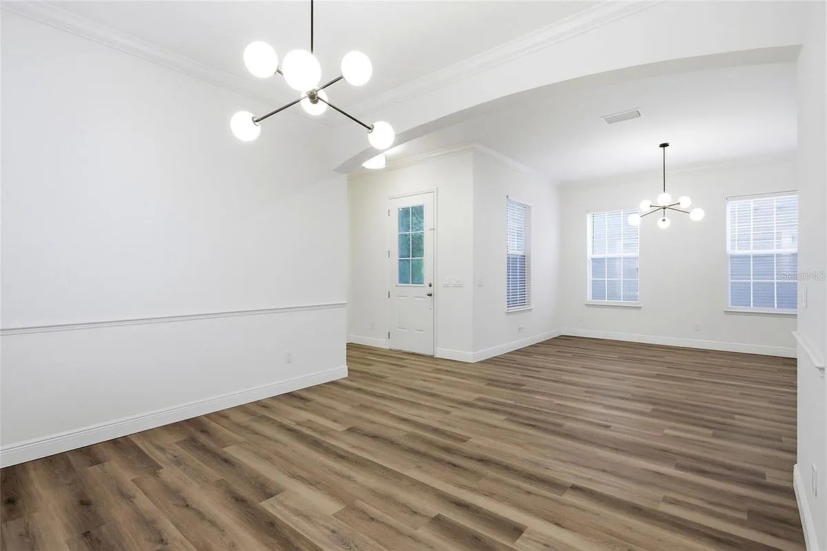 4 bed, 3.0 bath, 3908 sqft, $5,550 — Photo 4