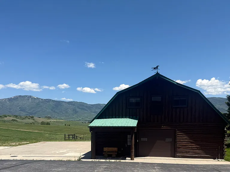Front of Barndo