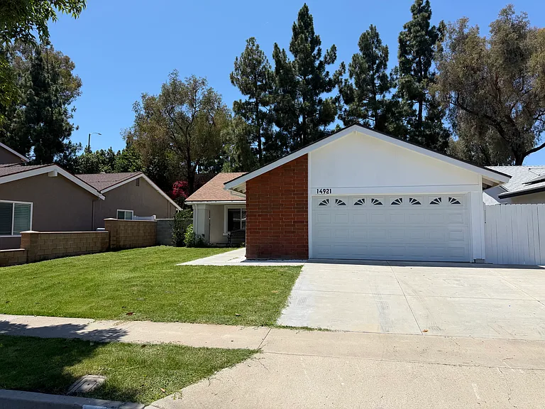 14921 Pinehaven Rd — Photo 2