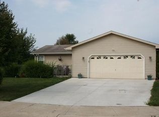 865 Ridgemont Dr, Burlington, WI 53105