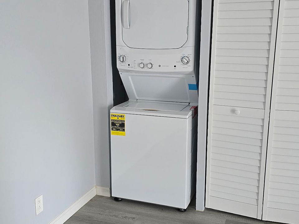 1st image of 320 Franciscan Ct APT 6