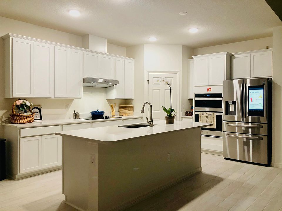 Gourmet Kitchen with Smart Home features, 36in Cooktop