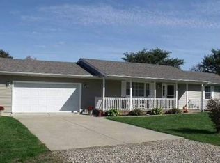 24 Berkshire Rd, Mackinaw, IL 61755