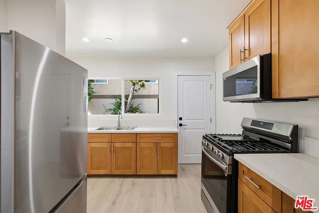 2 bed, 1.0 bath, 950 sqft, $2,595 — Photo 1