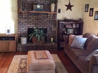 109 Arthur St NW, Cascade, IA 52033