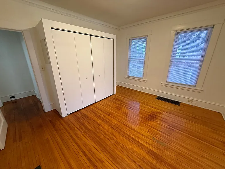 2721 Girard Ave S — Photo 4