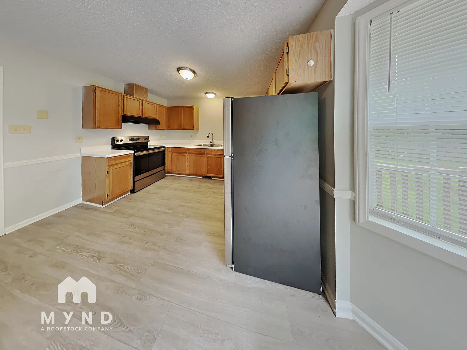 3 bed, 2.0 bath, 1161 sqft, $1,595 — Photo 3