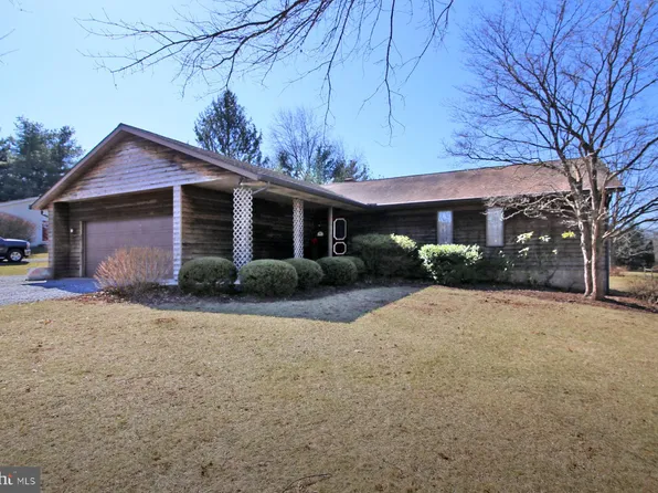 575 Bachmanville Rd, Hershey, PA 17033