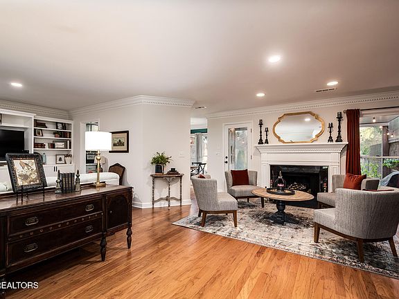 3rd image of 1424 Kenton Way