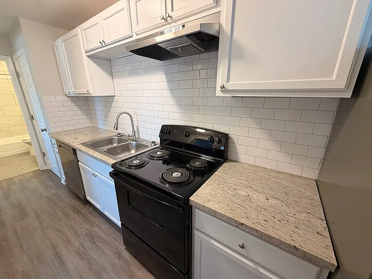 210 High Line St #6 — Photo 9