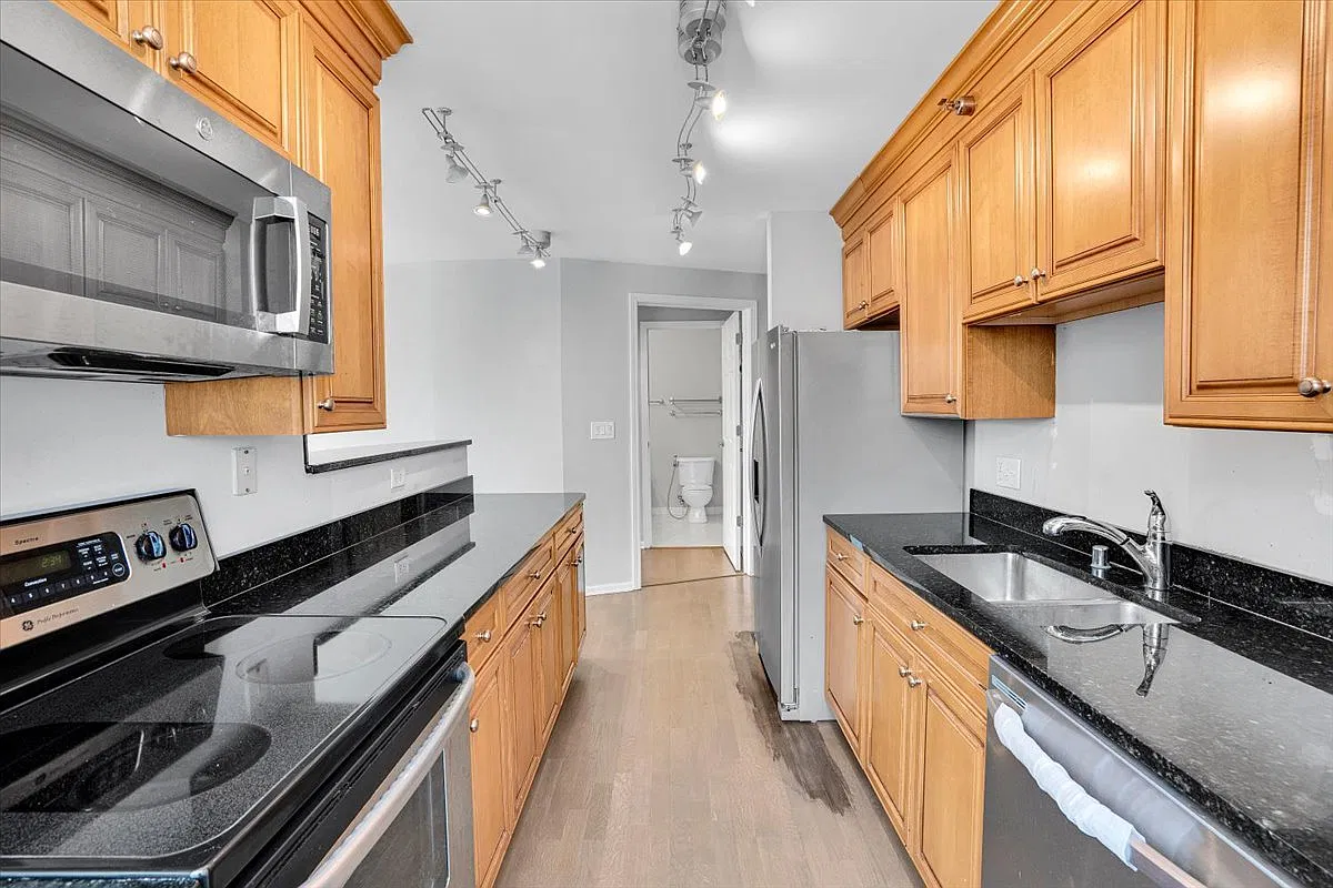 2 bed, 1200 sqft, $3,500 — Photo 3