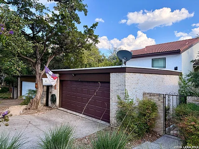 4 bed, 4.5 bath, 1724 sqft, $2,200 — Photo 2