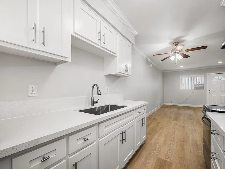 1750 Coronado Ave #6 — Photo 12