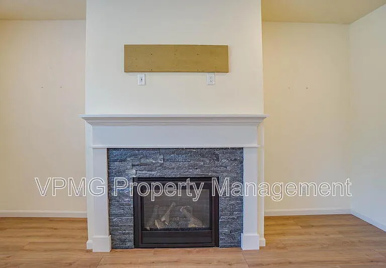 6301 N 89th Ave — Photo 21