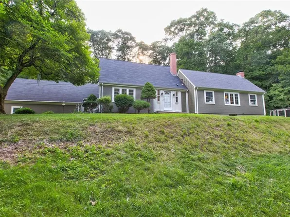 74 Hillside Rd, Cumberland, RI 02864