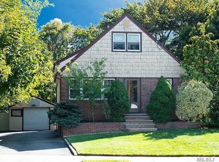 2300 Redmond Rd, Bellmore, NY 11710