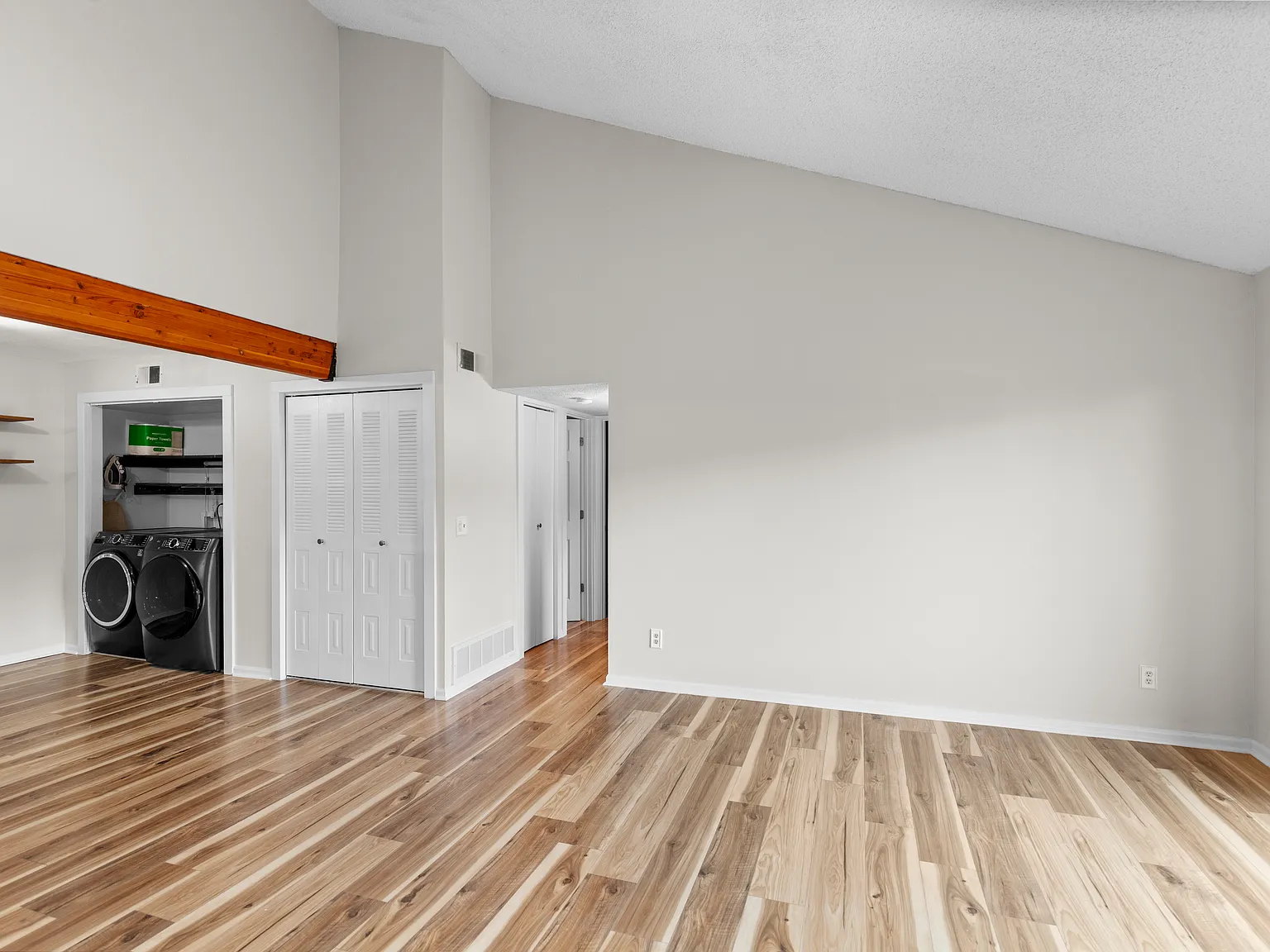 2 bed, 967 sqft, $2,250 — Photo 4
