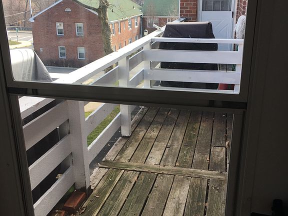 4th image of 100 White Plains Rd #B81