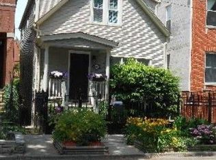 1526 W Wolfram St, Chicago, IL 60657