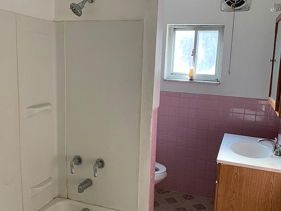 4th image of 42 Sprague St