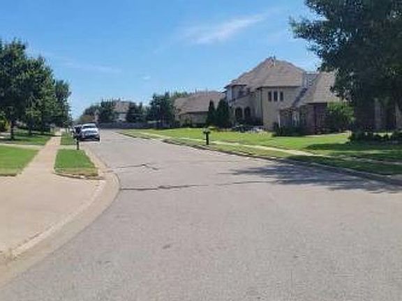 Exterior Neighborhood (street photo)