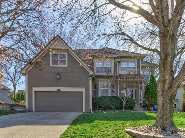 5229 NE Sawgrass Dr, Lees Summit, MO 64064