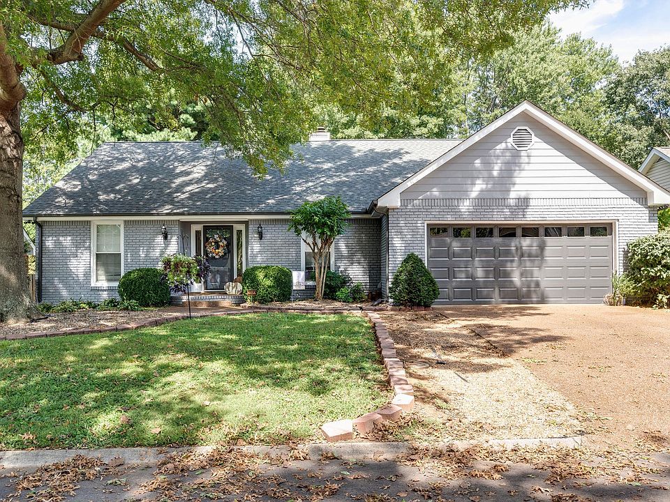 1st image of 220 Julia Ct