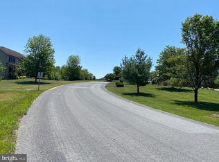 211 Sandoeshire Ln, Chambersburg, PA 17201