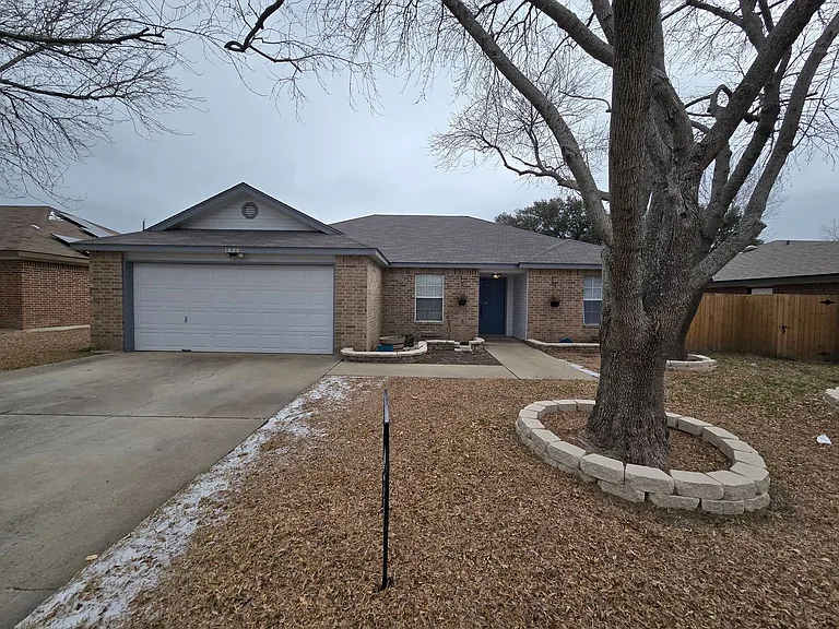 1820 Fleetwood Dr — Photo 1