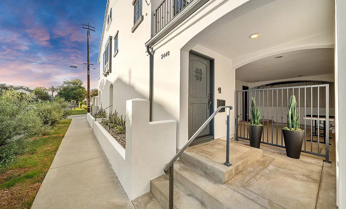 2 bed, 2.0 bath, 1368 sqft, $7,850 — Photo 3